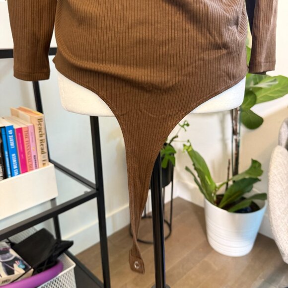 Banana Republic Bodysuit โ Brown, Size XL - Picture 5 of 6